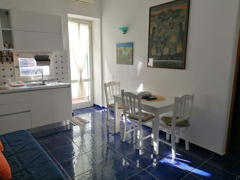 Grazioso Appartamento A Ischia Zona Pilastri Exterior foto